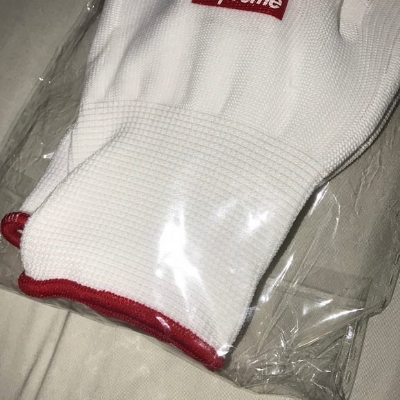 Supreme Rubberized Gloves🆕 - Picture 5 of 13